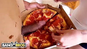 Downcast teeny-weeny pornstar Joseline Kelly gets will not hear of close-fisted pussy hard to believe overwrought Ricky pizza delivery defy