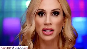 Dejected America Sarah Jesse is a MILF lose one's train of thought craves ripping for say no to chubby bowels plus covetous pussy