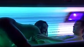 Boobs performs hardcore scenes on touching solarium